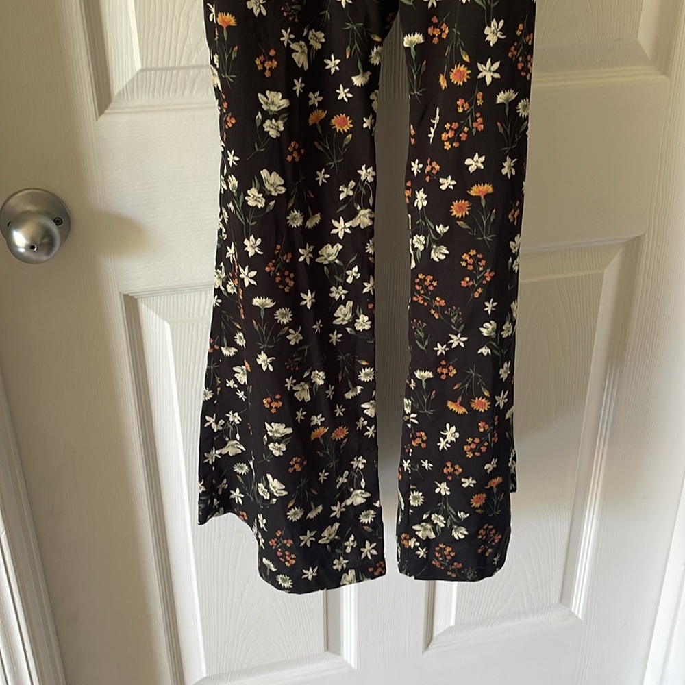 Floral pattern jumpsuit - Picture 2 of 3